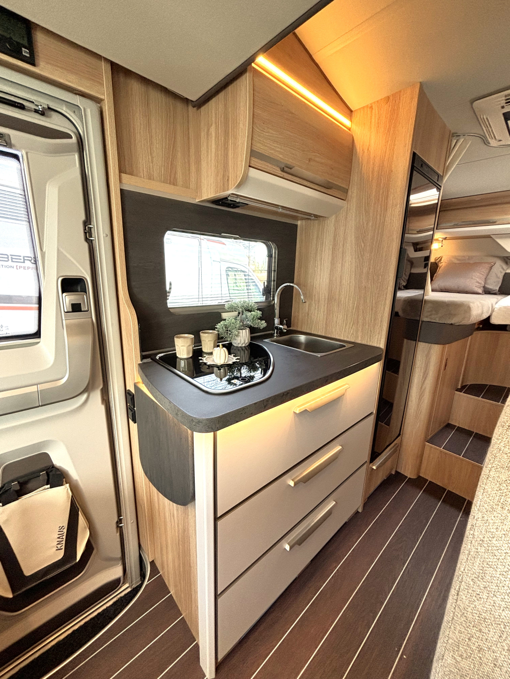 Knaus Sky Wave 60Years 650 MEG AUTOMAAT ENKELE BEDDEN+HEFBED foto: 6