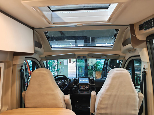LMC INNOVAN 600 140PK Skyroof , Solar, Facelift foto: 8