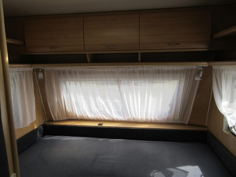 Dethleffs Camper 440 DB TRANSVERSE BED AND MOVER photo: 4