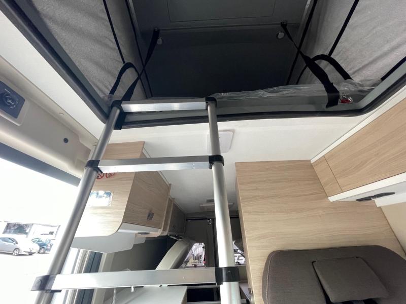 Forster V 636 EB 160hp Single Beds and Pop-top Roof photo: 13