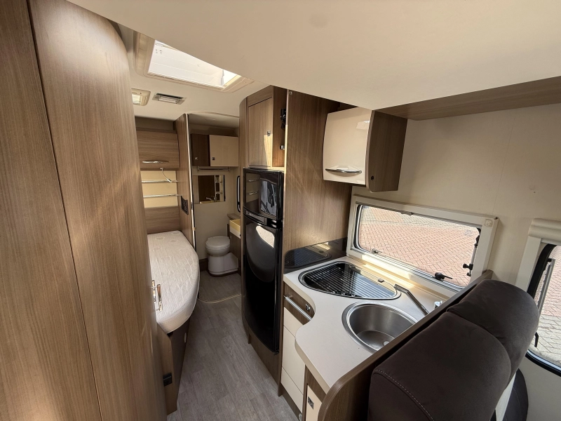 Chausson Flash 625 Cama abatible 52000 km 2015 foto: 14