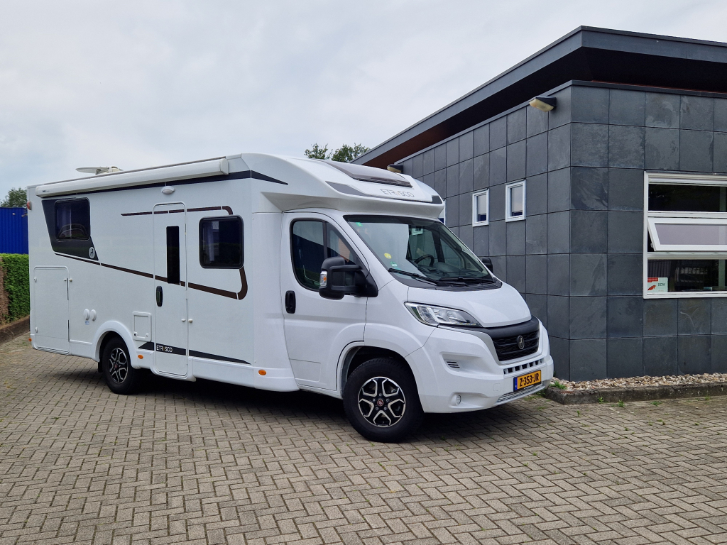 Etrusco T7300 SB &ndash; L&auml;ngsbetten &ndash; Hubbett &ndash; gro&szlig;e Garage &ndash; Automatik