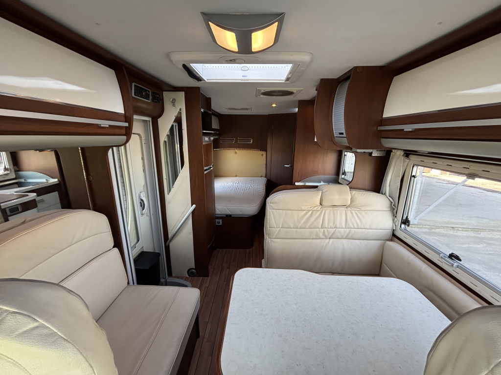 ELNAGH Prince 590L - 2011 - Luxe halfintegraal - 86.000km  Prince 590L foto: 2