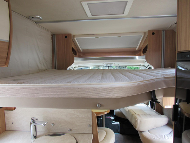 Hymer T598 Semi integraal Queensbed Hefbed bj2018 foto: 16