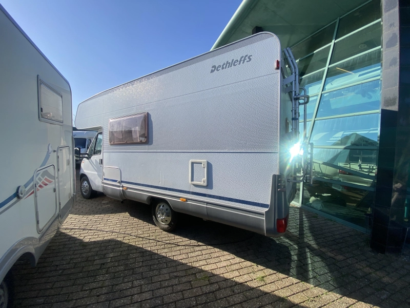 Dethleffs Globetrotter 6 PERS Met stapelbed &XXL garage  foto: 5