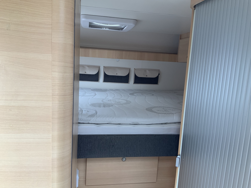Knaus Van Ti 600 ME – Compleet 3 liter 160 PK Half-integraal, vastbed, halve- treinzit, draaistoelen Camper centrum on the road foto: 6