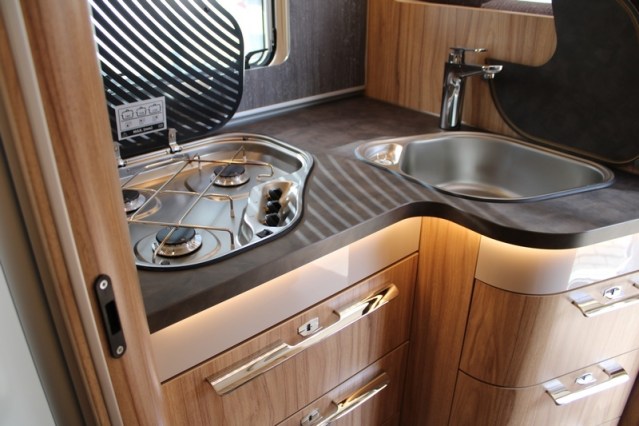 Hymer Exsis I 678 Fiat AUTOMAAT 160 pk enkele bedden Smal en lichtgewicht (54  foto: 39