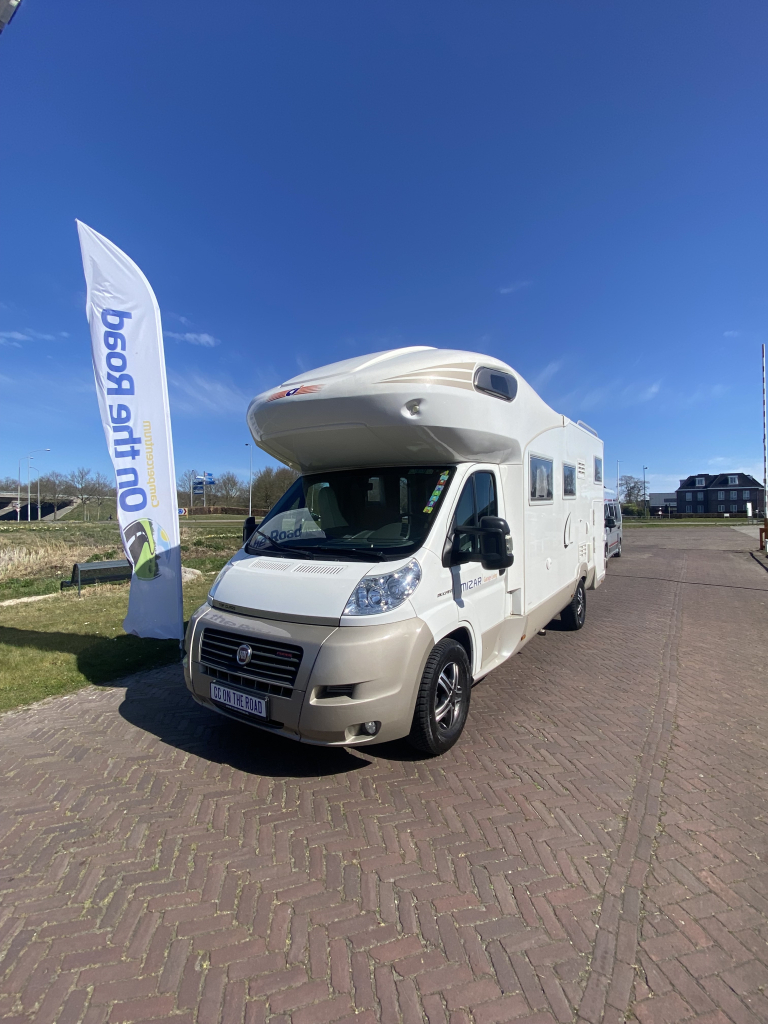 CI Mizar Garage Living 3.0 MultiJet 180 CV, Alcôve, Lit transversal arrière, Garage, Climatisation moteur, Très complet, 1er propriétaire, Année de fabrication : décembre 2007. Centre de camping-cars sur la route