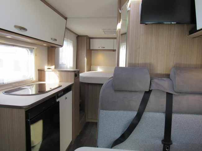 Hymer Carado V339 Europa Edition Zwart Queensbed 15dkm 2022 foto: 11