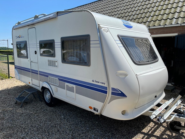 Hobby 450 De Luxe Easy vast bed , rondzit