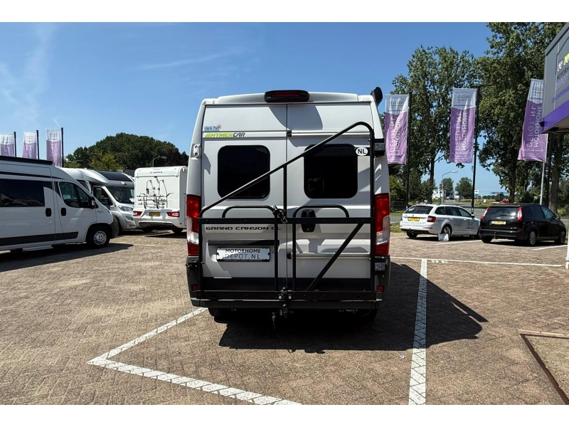 Hymer Grand Canyon CL 4 slaapplaatsen  foto: 2