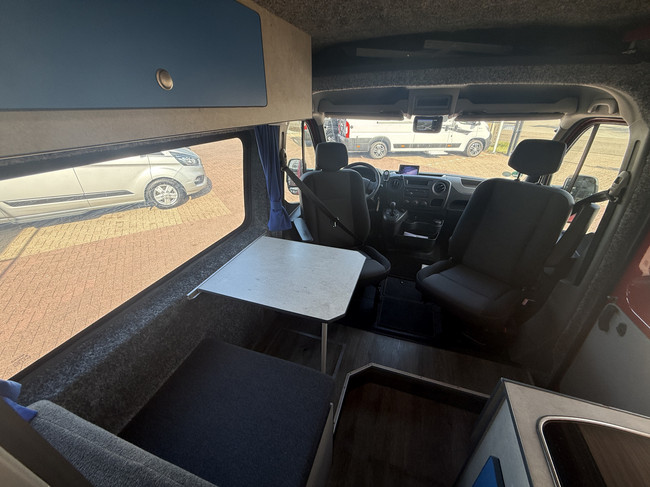 Renault Master autocaravana autom&aacute;tica, interior de lujo, cama transversal, aire acondicionado, control de crucero, c&aacute;mara, navegador, toldo, panel solar, maxxfan, enganche de remolque foto: 12