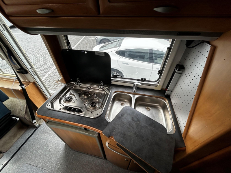 Hymer B524 Panel solar portabicicletas foto: 12