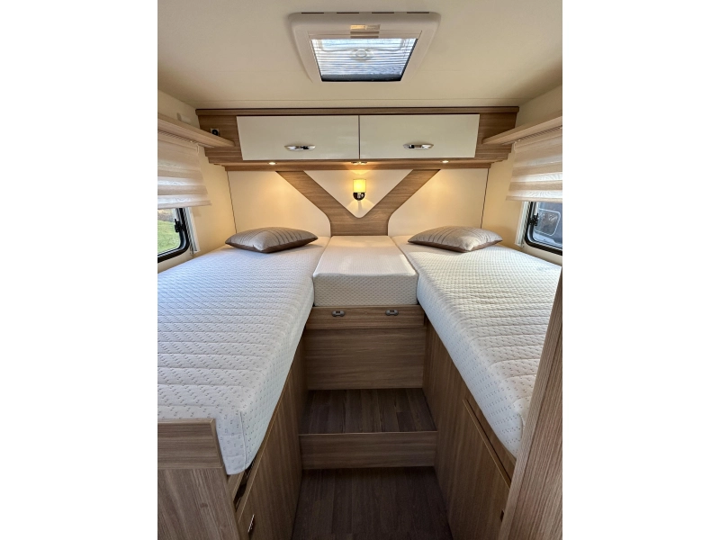 Bürstner Lyseo M Harmony Line 690 G | Mercedes | automaat  foto: 15