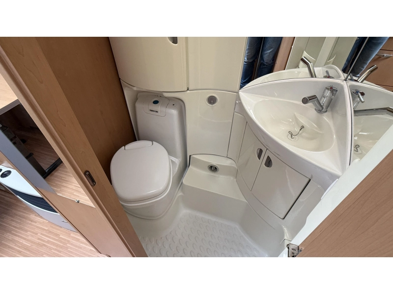 Knaus Sudwind White Edition 500 EU camas individuales asiento redondo foto: 8