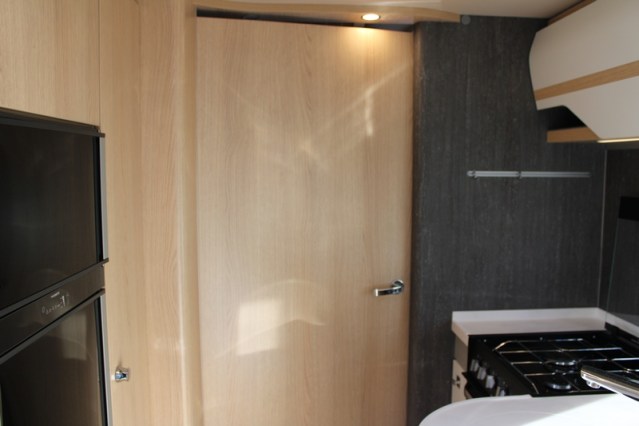 Volledig luchtgeveerde Hymer B ML I 780 9 G Tronic Automaat 170 pk Mercedes 417 CDI (53  foto: 45