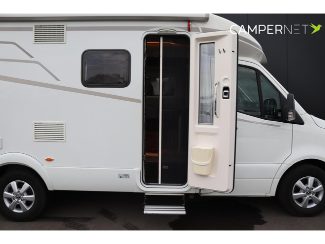 Hymer BMC-T 580 177hp Automatic | Single beds | LPG installation | Roof air conditioning | Solar panels | Hymer SLC Chassis | Bicycle rack | Bearlo photo: 4