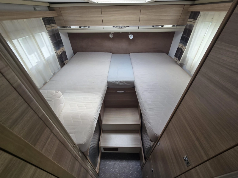 Adria Coral S 670 SL camas longitudinales/5 plazas con cintur&oacute;n foto: 11