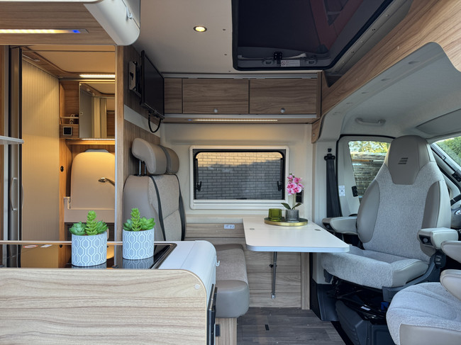 Hymer Yellowstone 640 techo elevable 160 cv *4 PERSONAS* Euro6 Fiat Ducato **Camas individuales/Techo elevable con 2 plazas para dormir/4 asientos/Litio/Sol foto: 1