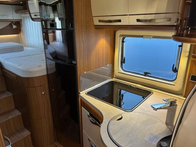 Hymer B584 B588 - automatic - low mileage photo: 11