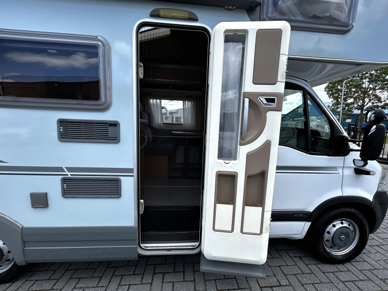 Knaus Sport TR Alkoven/Querbett/2008/Klima Foto: 6