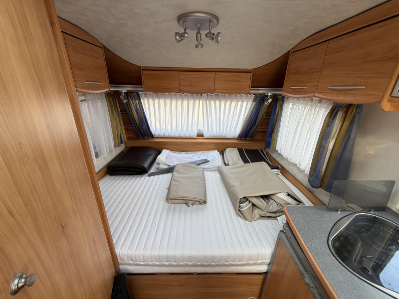 Adria Adora 462 UB 1300 KG+Voortent+luifel  foto: 12
