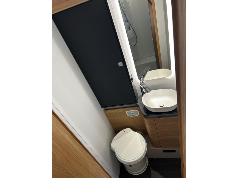 Adria Matrix Axess 650 DL Benelux, Automaat  foto: 12