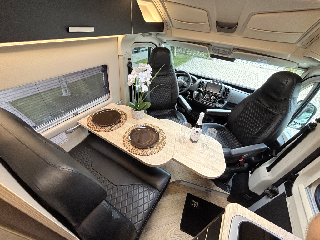 Chausson Sport Line 690 9-SPEED AUTOMATIC LIFT BED FIAT 8 180HP photo: 1
