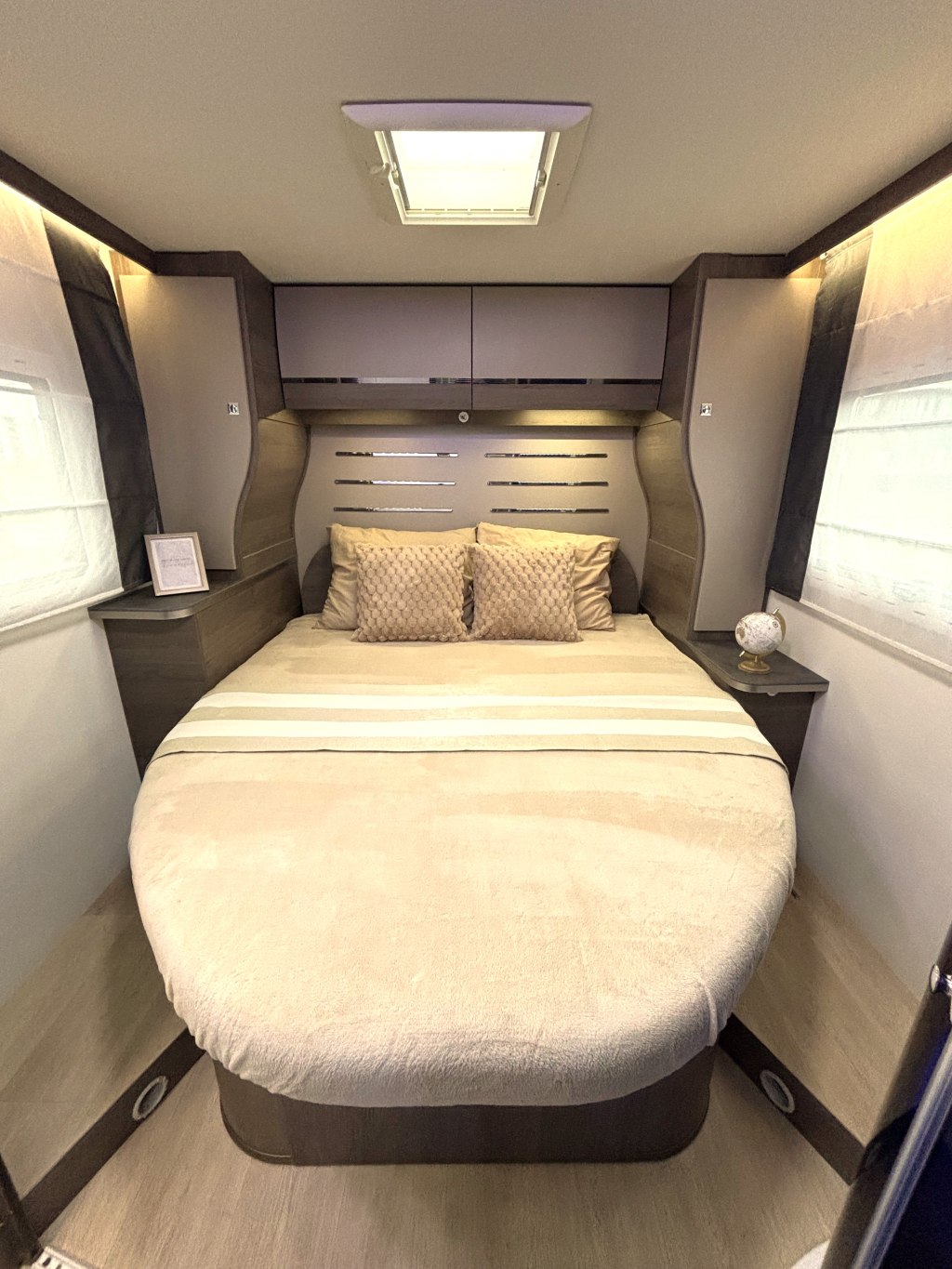 Challenger Graphite 288 AUTOMAAT 15.000KM! QUEENSBED HEFBED foto: 2