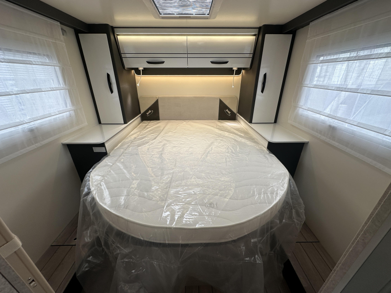 McLouis MC4 379 Fiat 140PK Automaat NIEUW  foto: 9