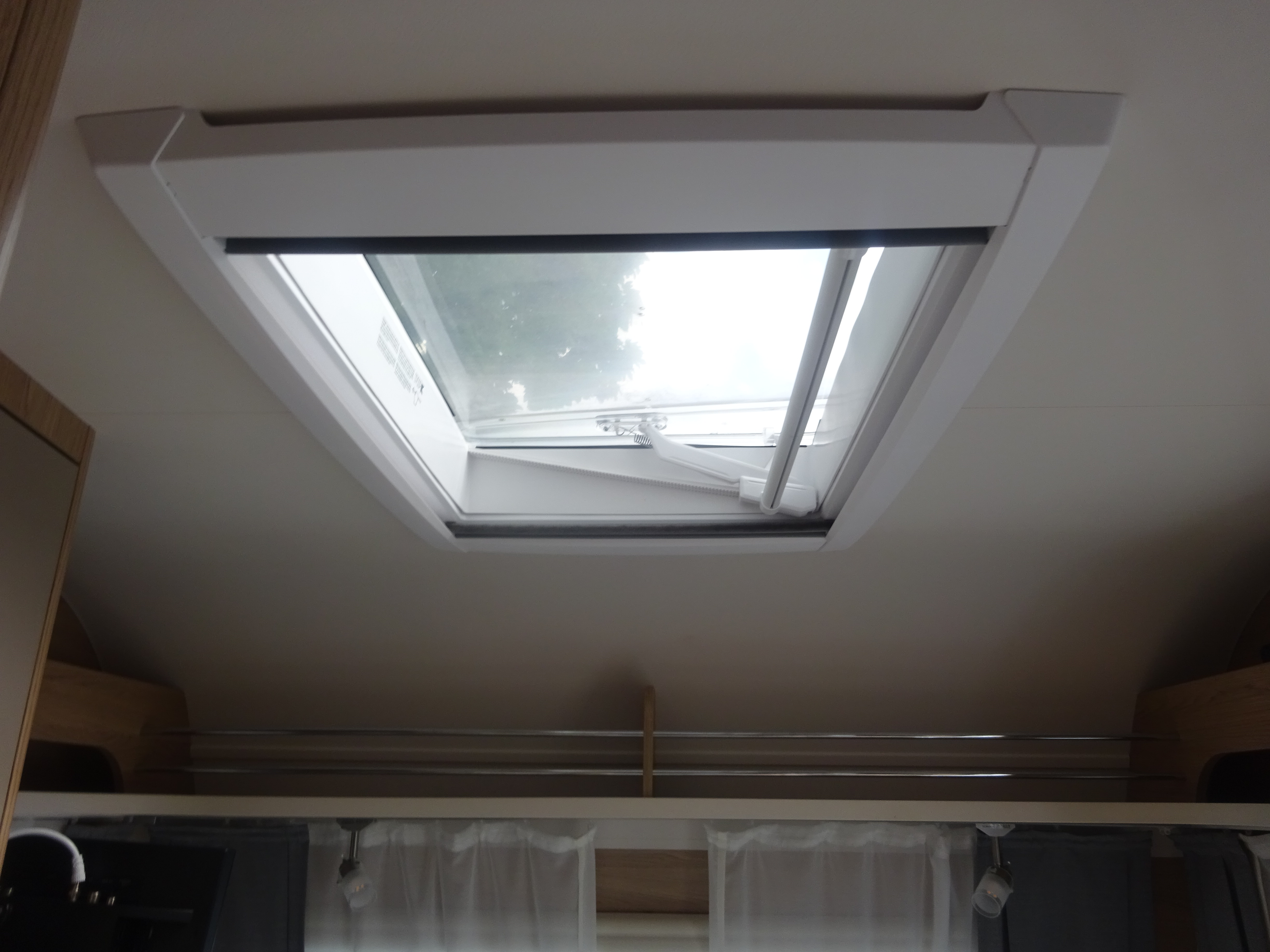 Lmc Sassino 460 LU Enkele Bedden/Vaste Luifel foto: 21