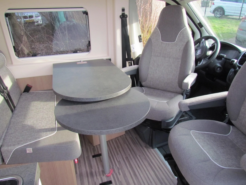 Malibu Diversity GT Skyview 640 LE K Lengtebedden, Automaat  foto: 2