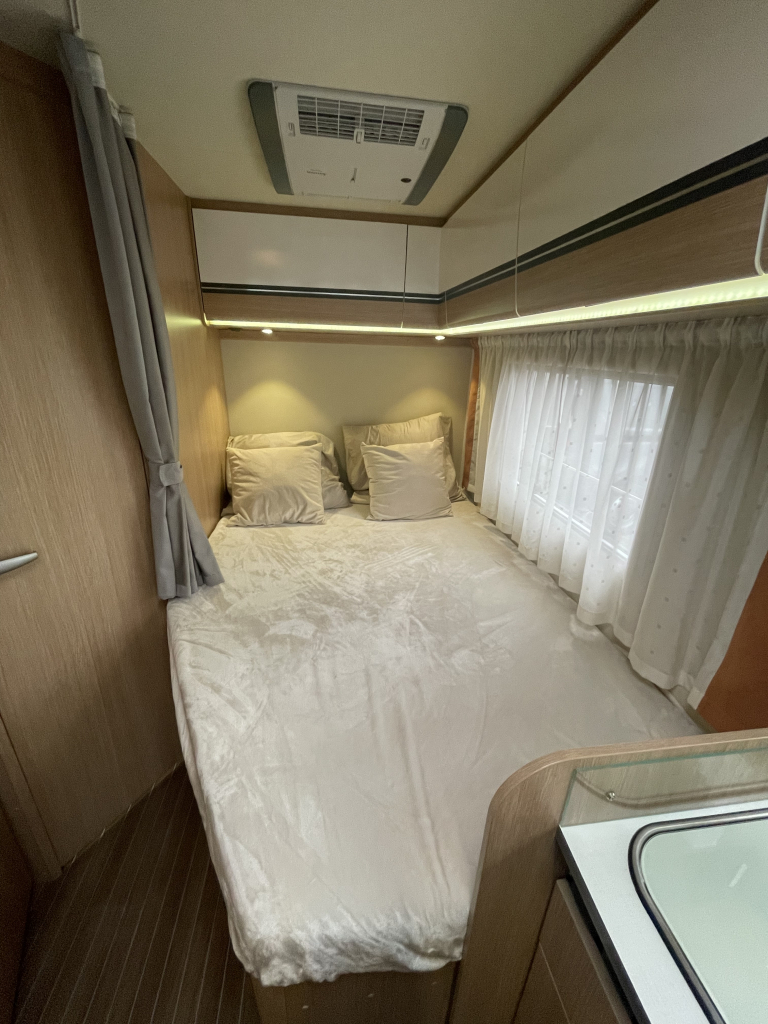 Sunlight Liberté VIP 690 VIP FRANSBED+HEFBED DAKAIRCO TREKHAAK foto: 16