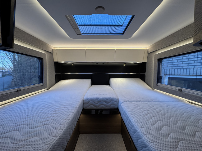 Adria Supersonic 890 LL 170 CV AUTOM&Aacute;TICO 9 velocidades 4 personas Euro6 Mercedes-Benz Sprinter EP SISTEMA DE NIVELACI&Oacute;N **Camas individuales/4 asientos/ foto: 23