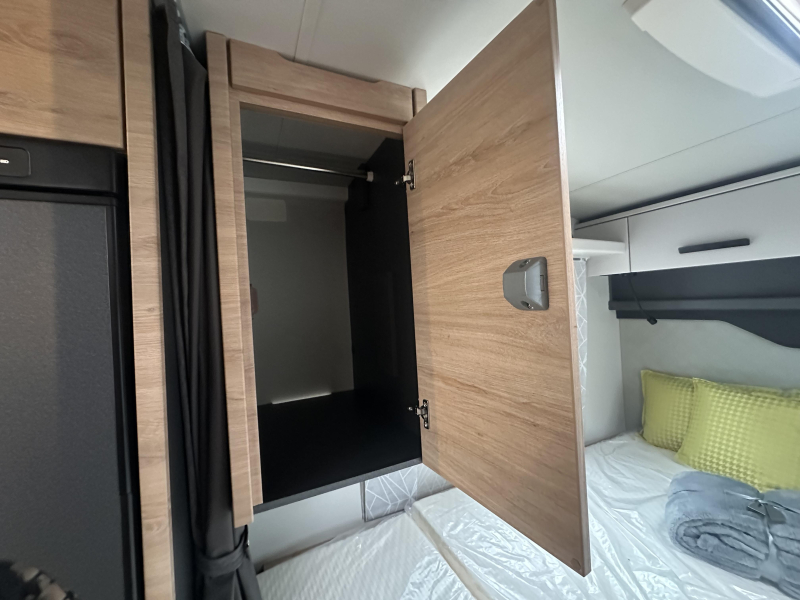 Knaus L!ve Ti 650 MEG Unieke lage lengte bedden  foto: 16