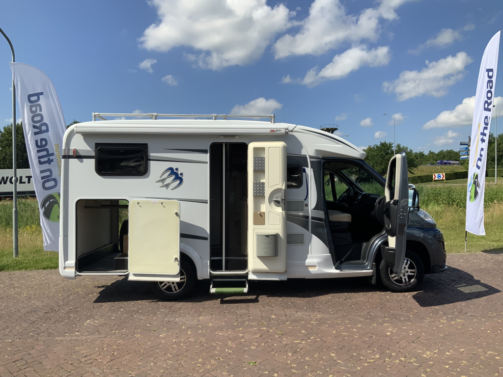 Knaus Van Ti 600 2.3 130 PK Half-integraal, Dwars-bed, Halve- treinzit, Draaistoelen, etc. Bj 2013 Camper centrum on the road Marum foto: 2