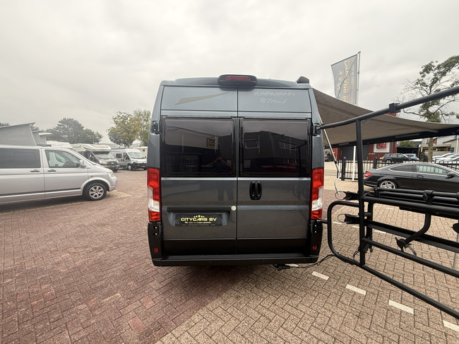 Karmann davis 620 9 traps automaat buscamper 141 pk euro 6 lengte bedden luifel hordeur uitzwenkbare fietsendrager zonnepanneel foto: 7