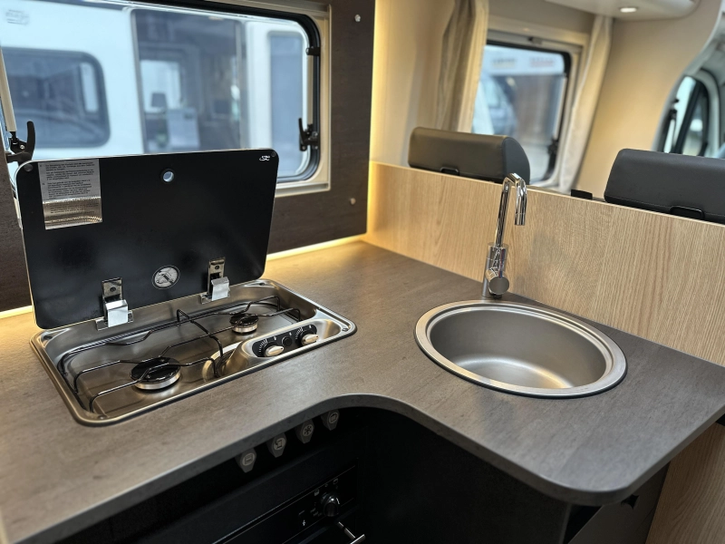 Sunlight T 68 Adventure Edition Dachklimaanlage, Backofen Foto: 13