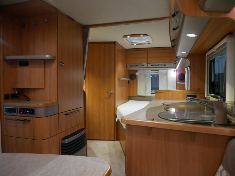 Eriba Nova GL 465 Incl. mover y toldo foto: 5