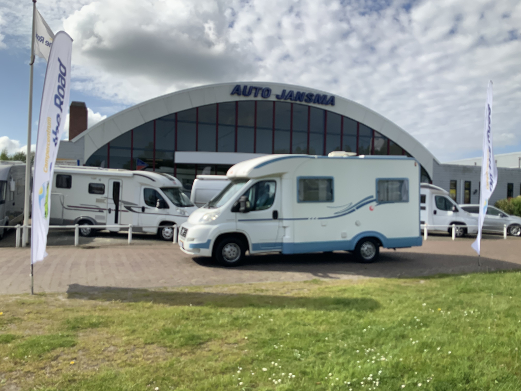 Adria   Compact   2.3 MultiJ. 130 PK , Half-integraal  , Frans-bed achter , Motor-airco , Trekhaak , Kleine camper , Bj. 2009 Camp centrum on the road Marum foto: 30