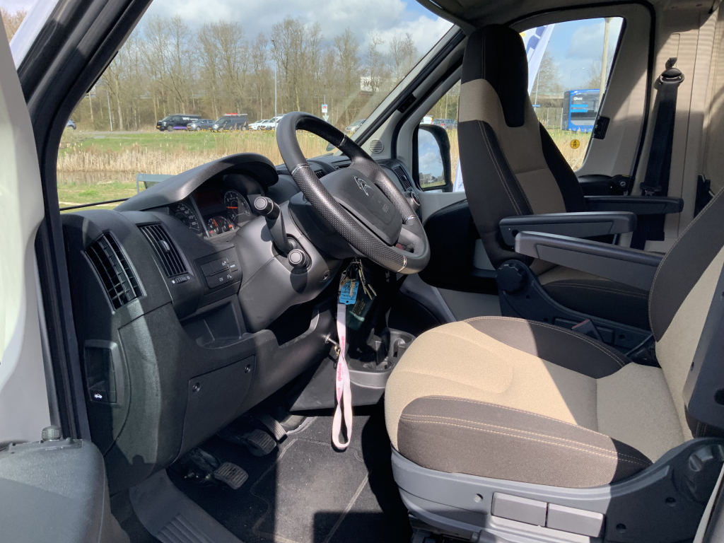 P&ouml;ssl Summit 600 Kastenwagen, 2.3 160 PS, mit Steuerkette, Querbett, Motorklimaanlage, Drehsitze, Bj. 2018 Camperzentrum unterwegs Marum Foto: 17