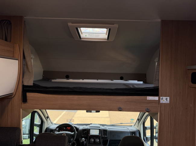Weinsberg CARAHOME 700 DG / Stockage gratuit photo : 17