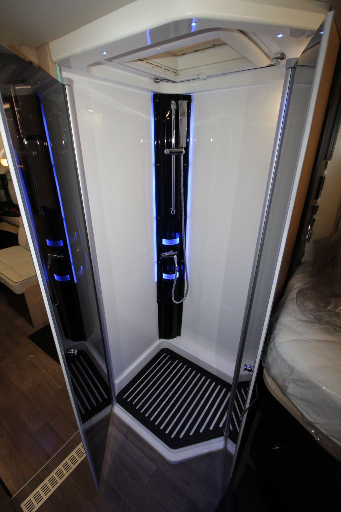Autostar i 730 LJ Prestige design edition photo : 13