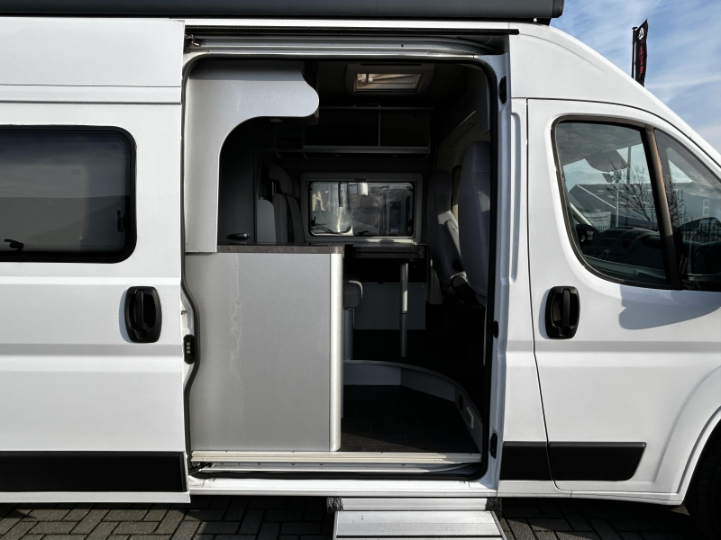 Weinsberg CaraTour 600 MQ Dwarsbed/9-traps automaat  foto: 5