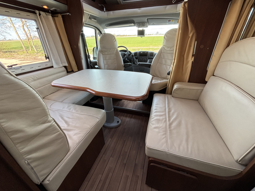 ELNAGH Prince 590L - 2011 - Luxe halfintegraal - 86.000km  Prince 590L foto: 5