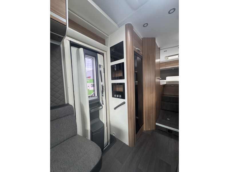 Adria Coral XL Plus A 670 SL  foto: 12