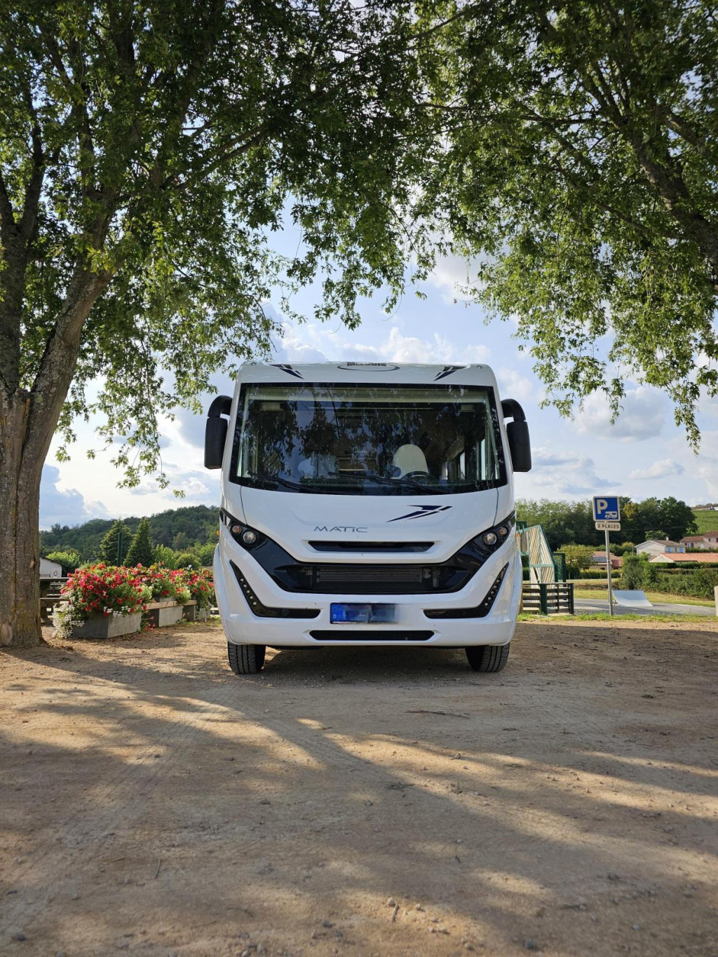 Bürstner Lyseo 736 Harmony Line QUEENSBED HEFBED F2F 9500KM!