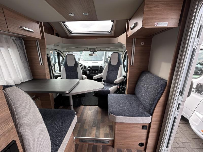 Weinsberg CaraSuite 700 ME Met hefbed & 5e gordel  foto: 13