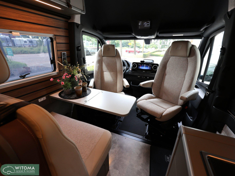 Hymer Grand Canyon S 600 4x4 Wie jarig = trakteert  foto: 16
