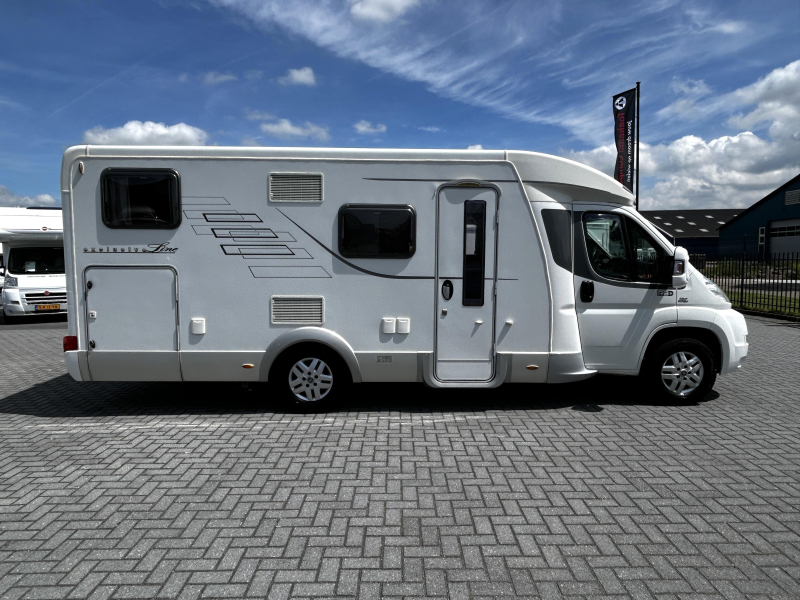 Hymer Tramp CL 674 Enkele-bedden/Euro-5/2012  foto: 4